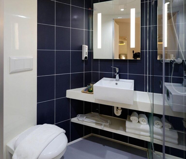 hotel 1330854 1280 Knife sharpeners, peelers, ladles, garlic presses, and much more….