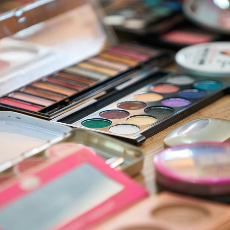 make up 4565223 1280 e1767016916227 Essential items as seen in our Blog!